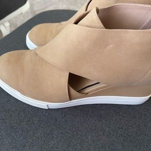 Brown cutout wedges